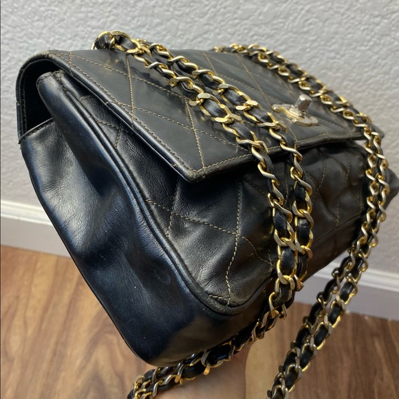 ❌SOLD ON E🅱️🅰️Y❌CHANEL CC black quilted shoulder bag CC logo turn lock Bag 💮 - Picture 9 of 17